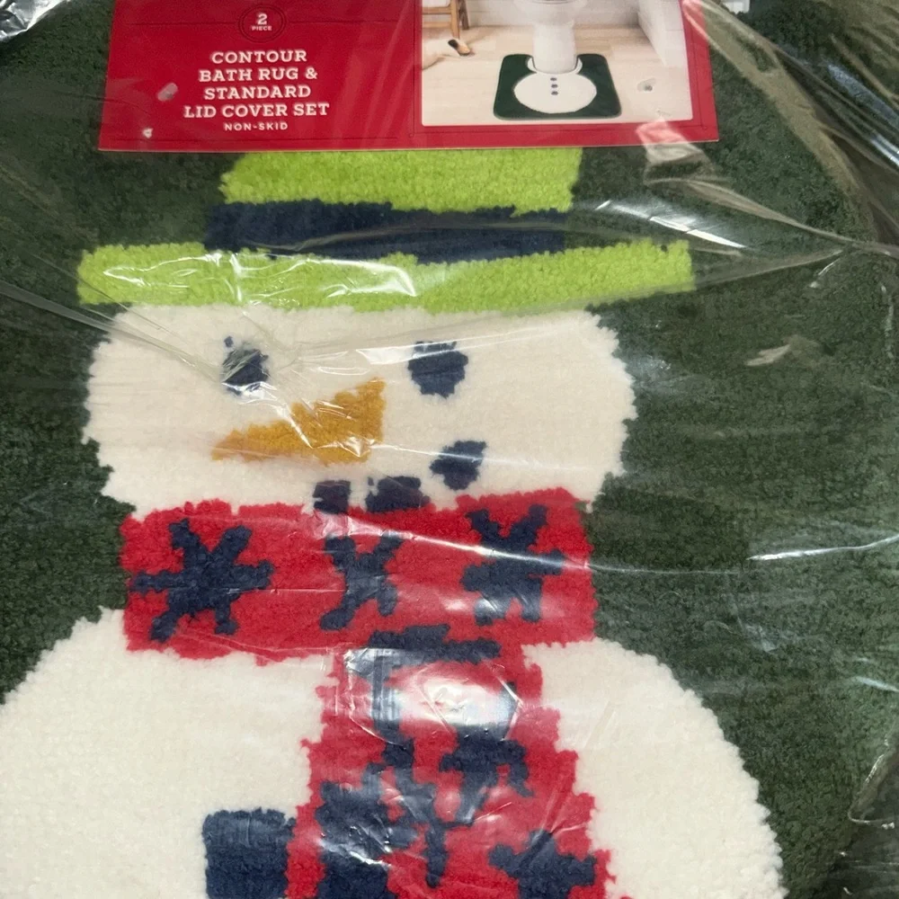 NWT Wondershop Green and White Snowman Bath Mat